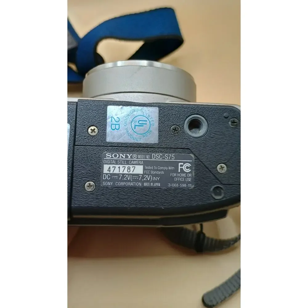 Sony Cybershot DSC-S75 3.3MP Compact Digital Camera Silver UNTESTED